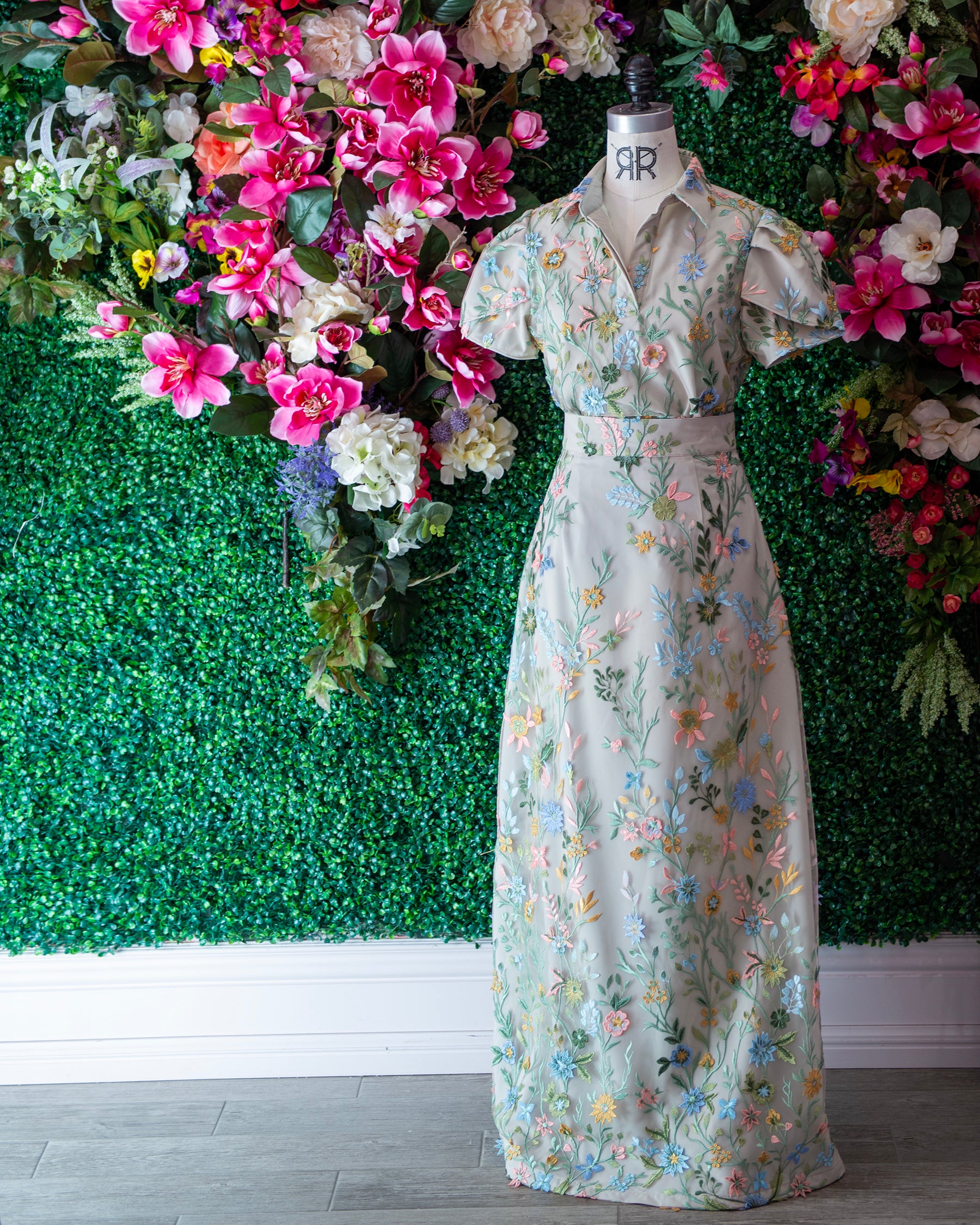 Tulip Sleeve Embroidered Lace Overlay Set