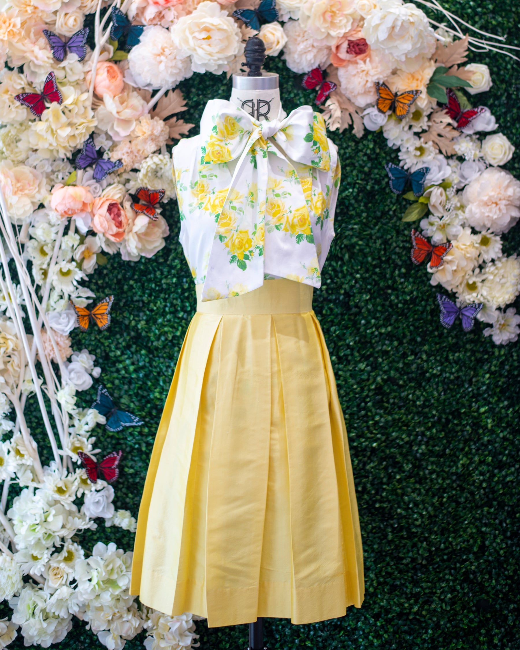 yellow rose dress Yellow Rose Tie Neck Large